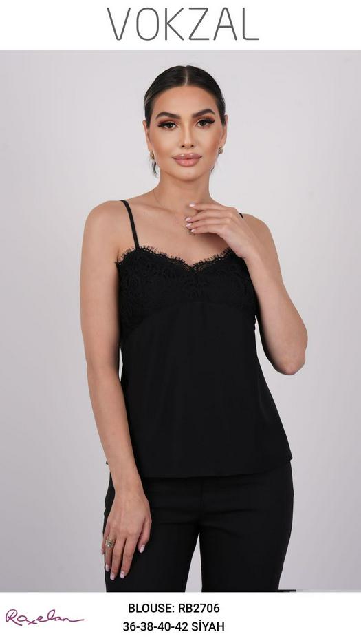 sleeveless T-shirt