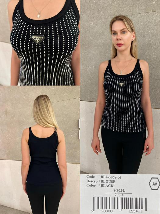 sleeveless T-shirt