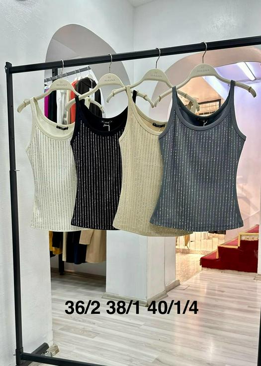 sleeveless T-shirt