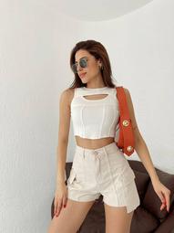 sleeveless T-shirt