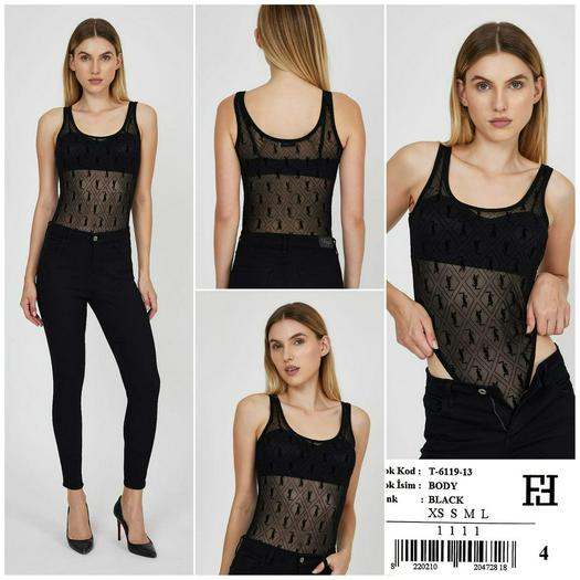 sleeveless T-shirt