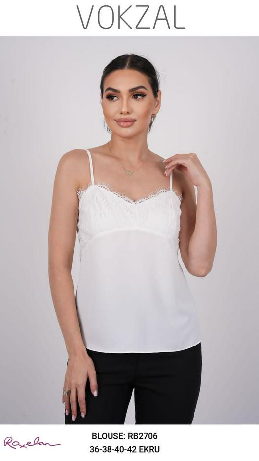 sleeveless T-shirt