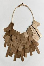 NECKLACE WITH METAL PLATES