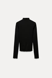 TURTLENECK T-SHIRT